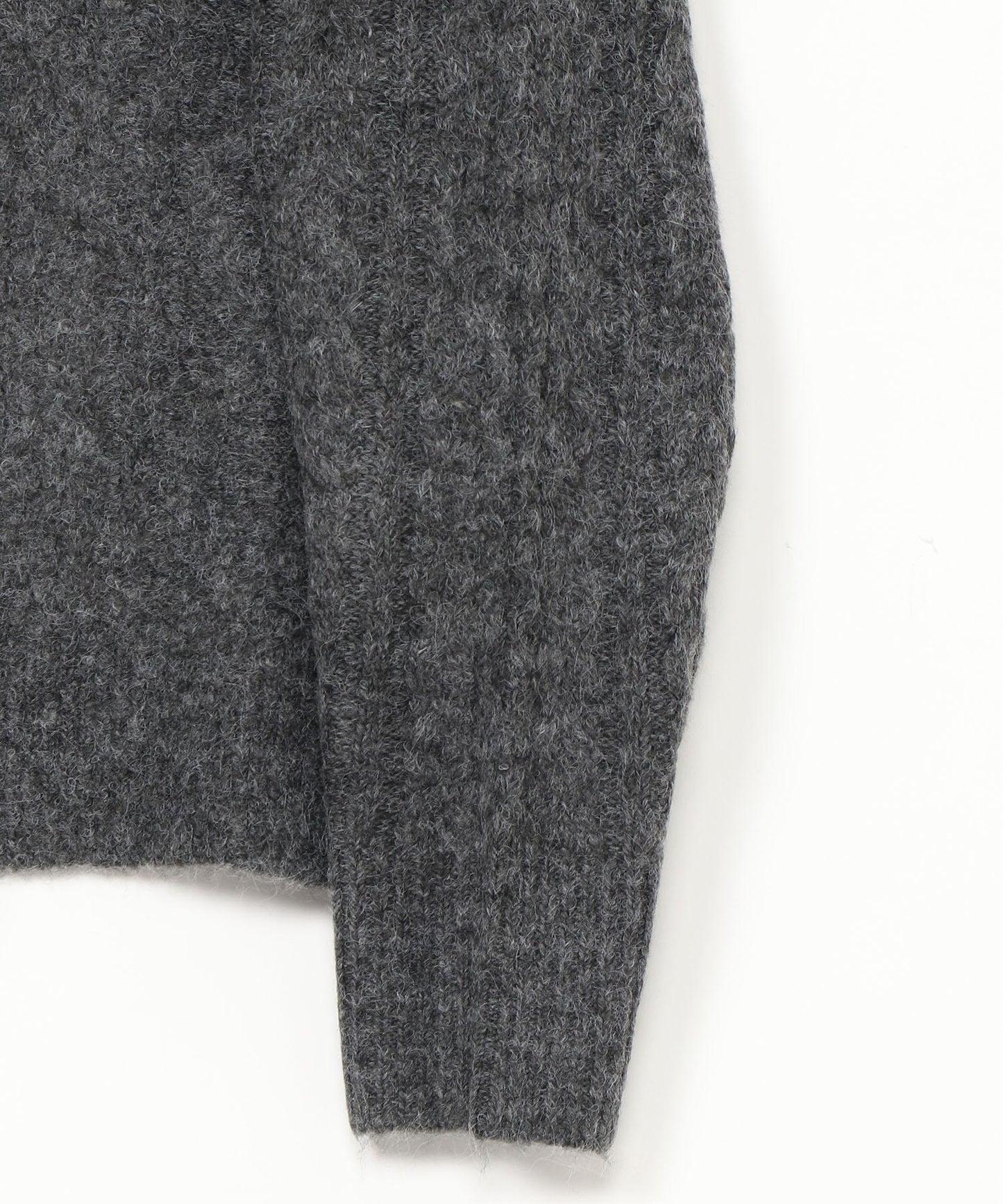 ケーブルニット