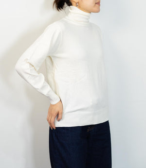 タートルネックソフトニット