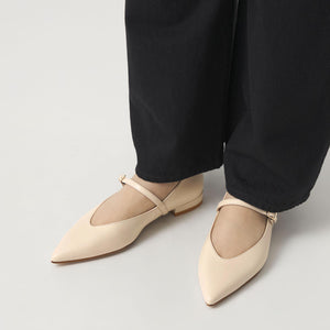 【WEB限定】ポインテッド ストラップ フラット20■↓↑