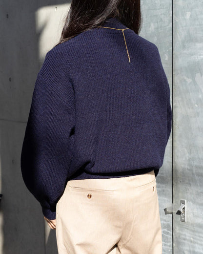 ハイネックボリュームスリーブニット