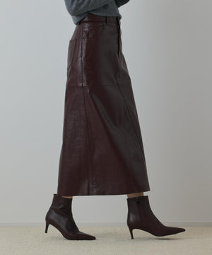 フェイクレザータイトスカート