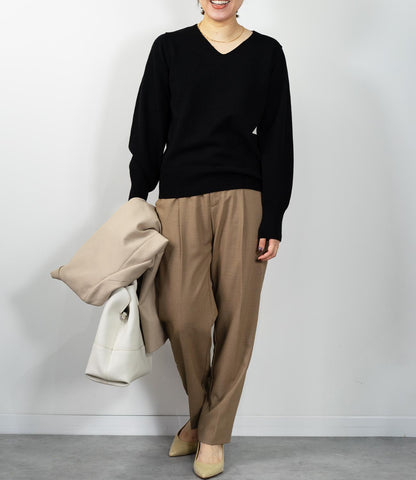 コンパクトVネックニット