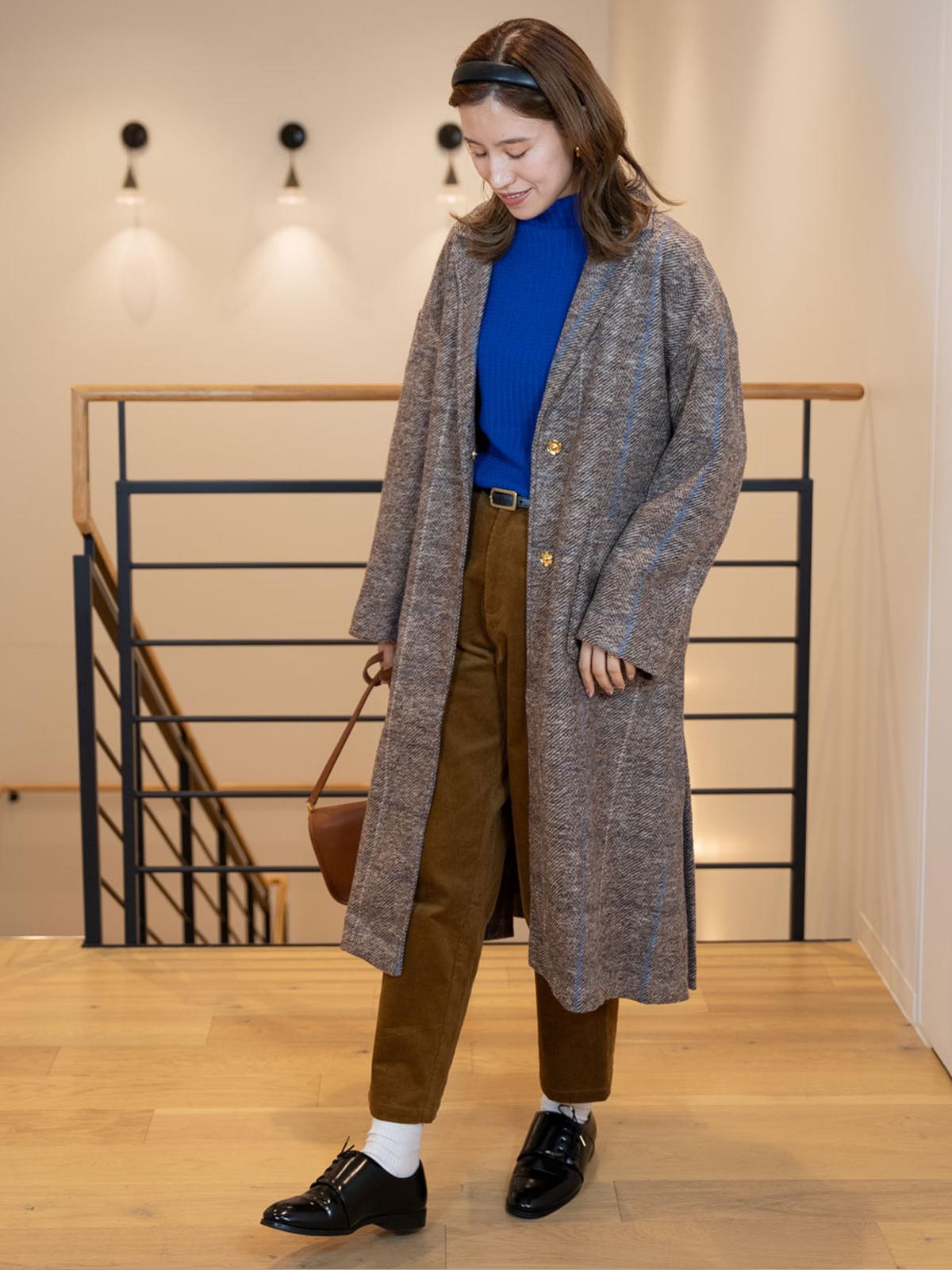 ケーブル柄ボトルネックニット