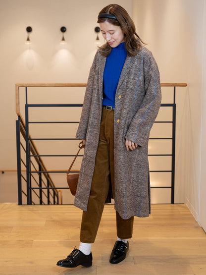 ケーブル柄ボトルネックニット