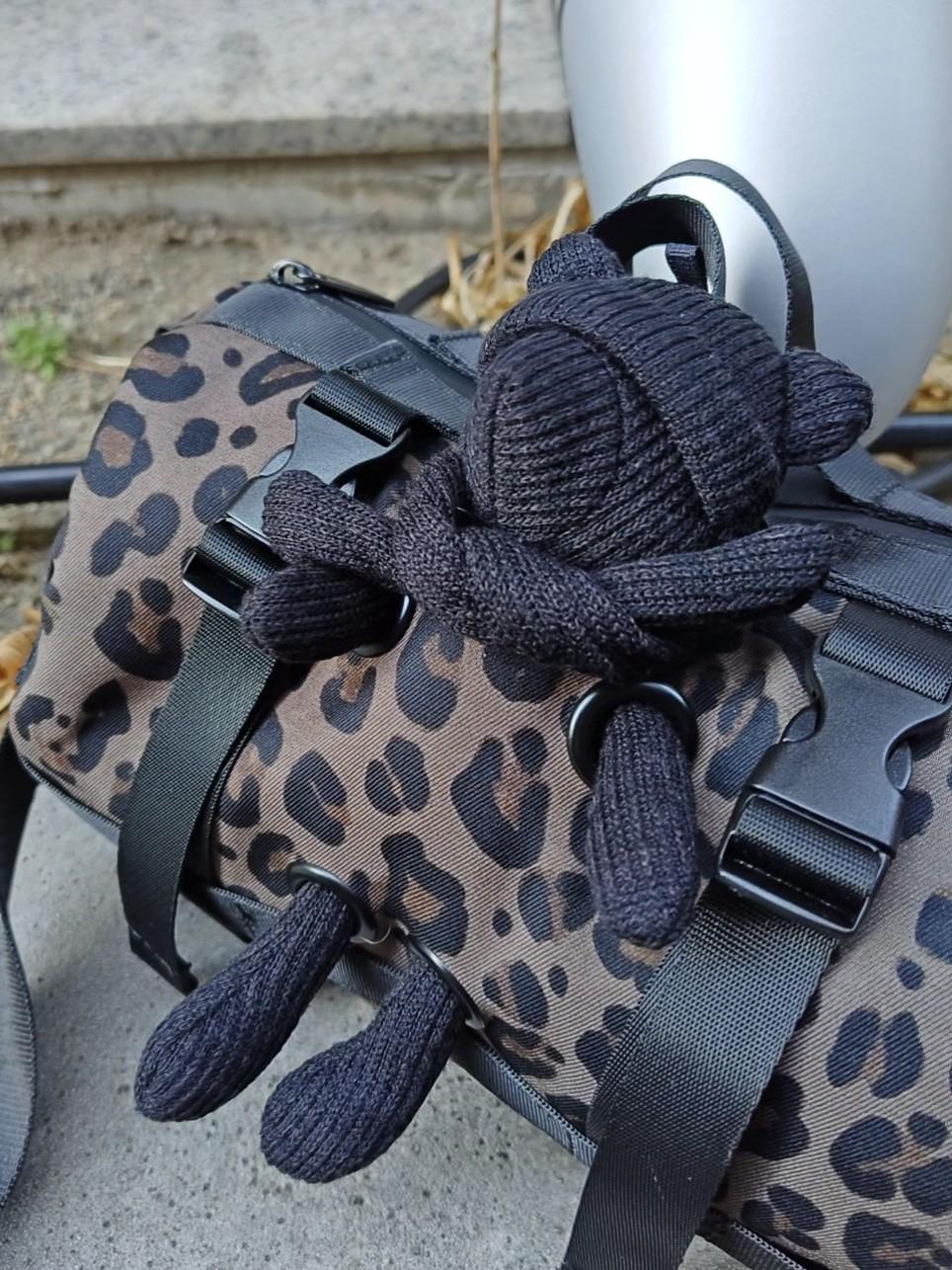 クロスボディーベアバッグ