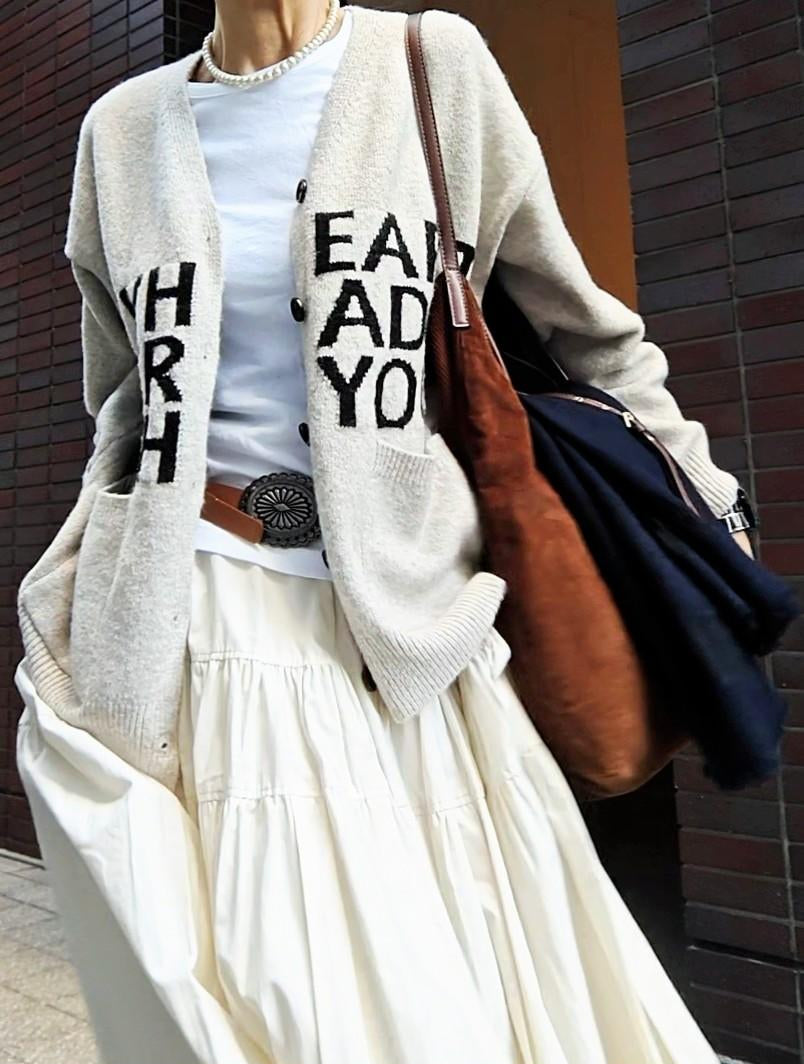 レタリングカーディガン