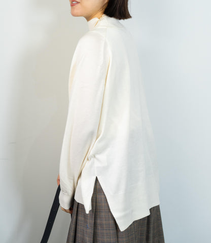 モックネックラグランニット