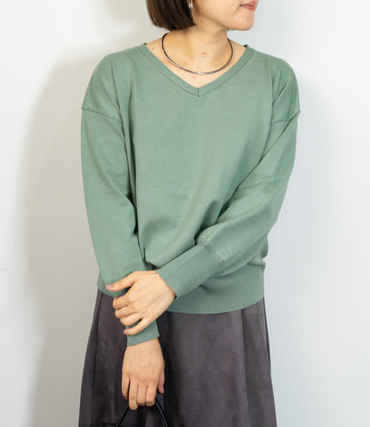 Vネックニットプルオーバー