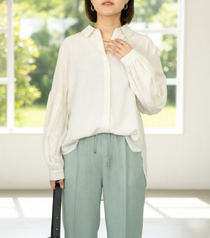 バンドカラーギャザーボリュームブラウス