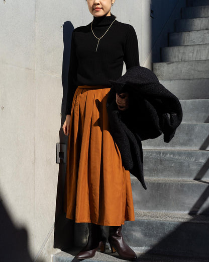 ケーブル柄ボトルネックニット