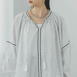 エンブロイダリーエアリーブラウス