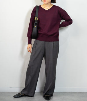 Vネックニットプルオーバー