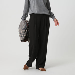 タックワイドストレートパンツ ウォッシャブル