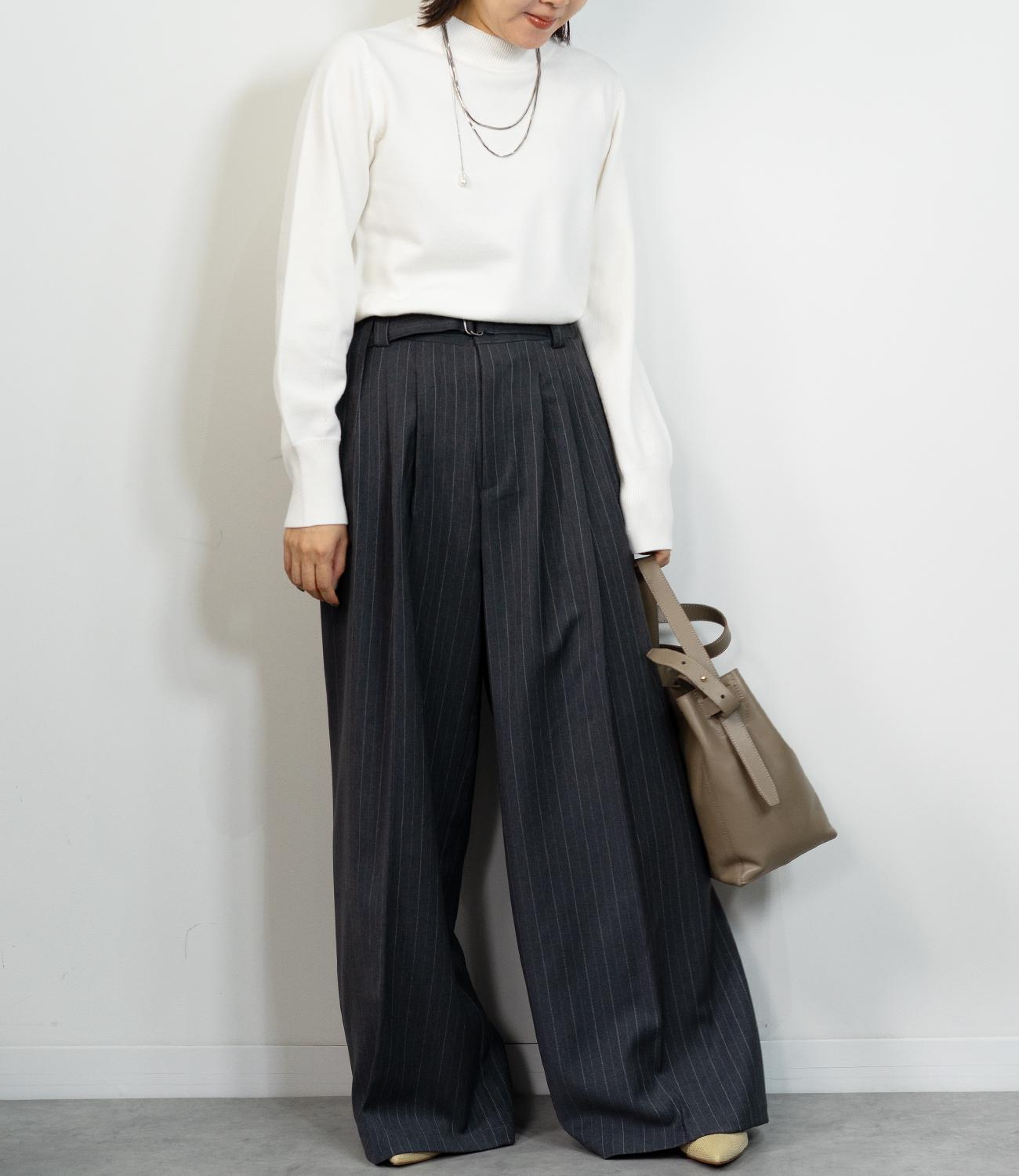 コンパクトハイネックニット