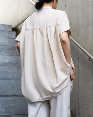 バックティアードバンドカラー半袖ブラウス