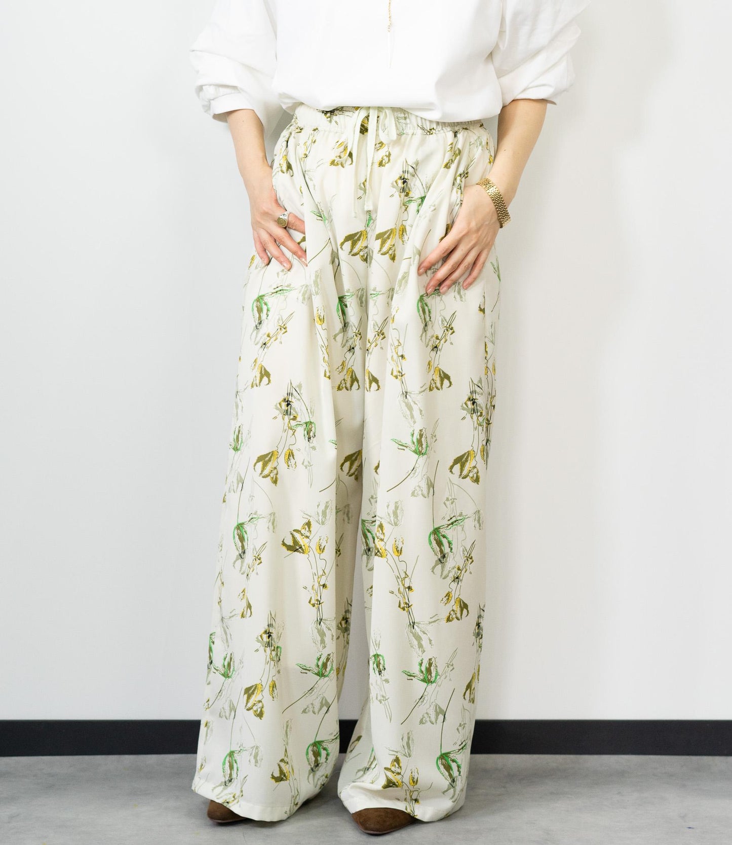 ボタニカル柄イージーパンツ