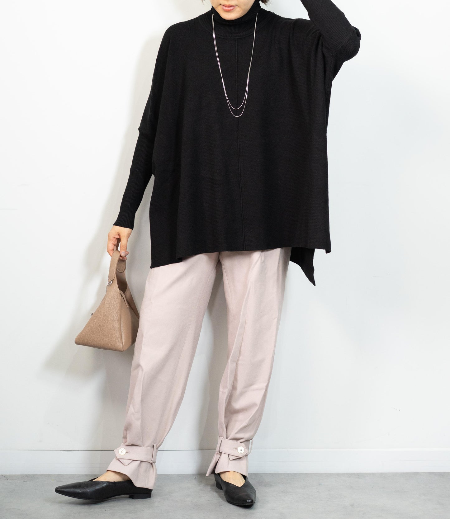 ハイネックポンチョニット