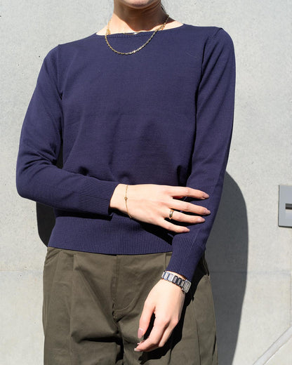 クルーネックストレートニット