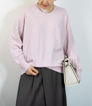 Vネックコンパクトニット