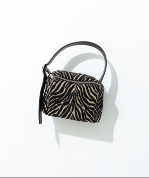 スクエアワンハンドル バッグ