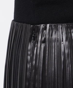 レザー ライク サテン プリーツスカート（uncrave WHITE）