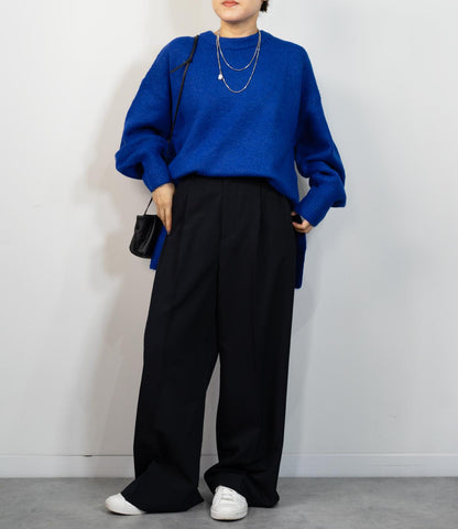 ボクシーオーバークルーネックニット