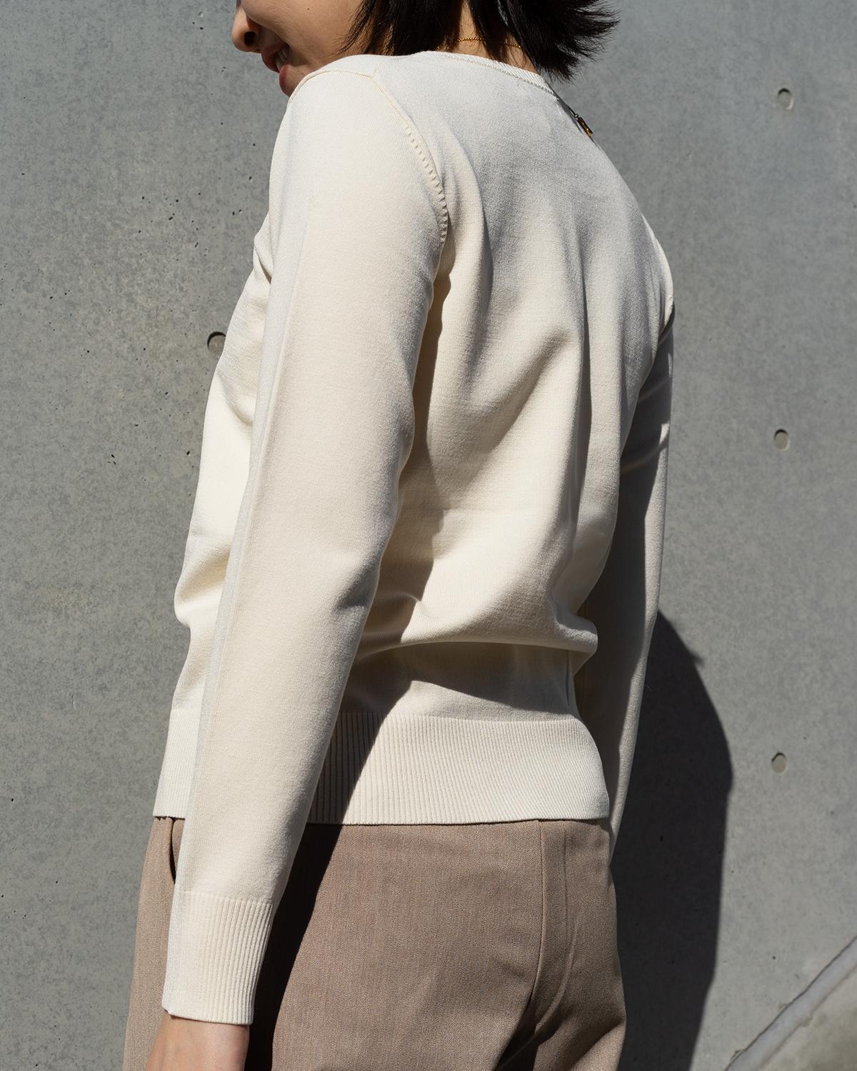 クルーネックストレートニット