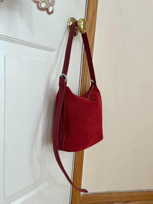 赤スエードバッグ