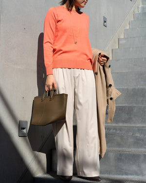 クルーネックストレートニット