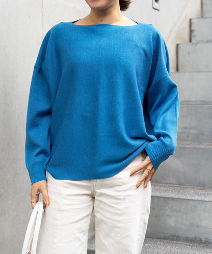 ボートネックニット