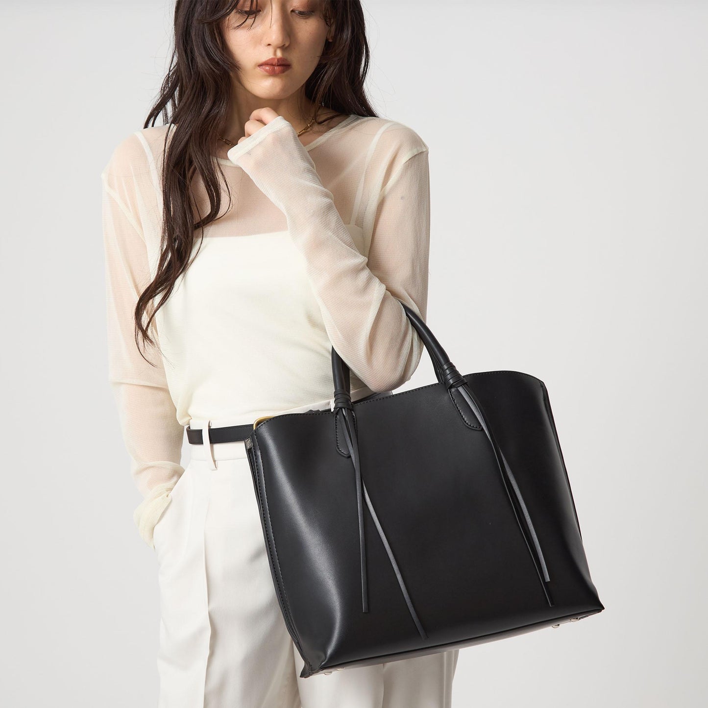 【WEB限定】2WAYタッセルハンドル A4 トートバッグ / ショルダーバッグ