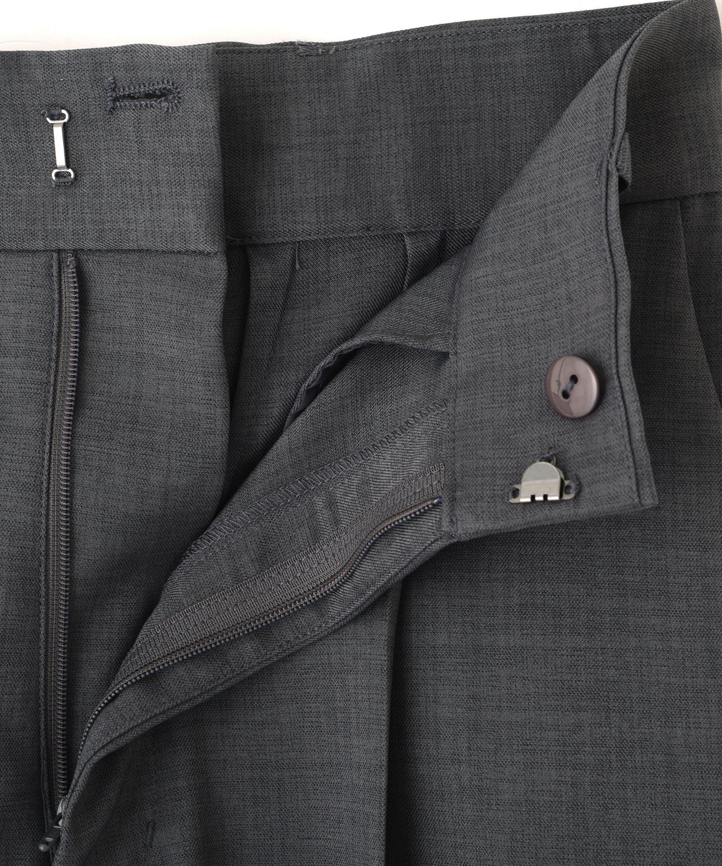 ＜ウォッシャブル＞ベルト付きタックワイドパンツ　26SS