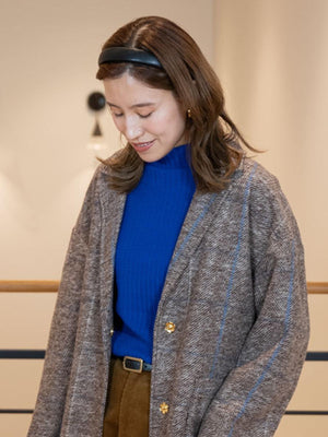 ケーブル柄ボトルネックニット