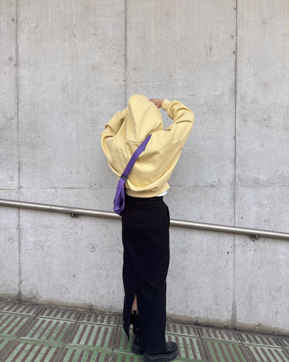 ボタンフーデッドクロップドスウェット