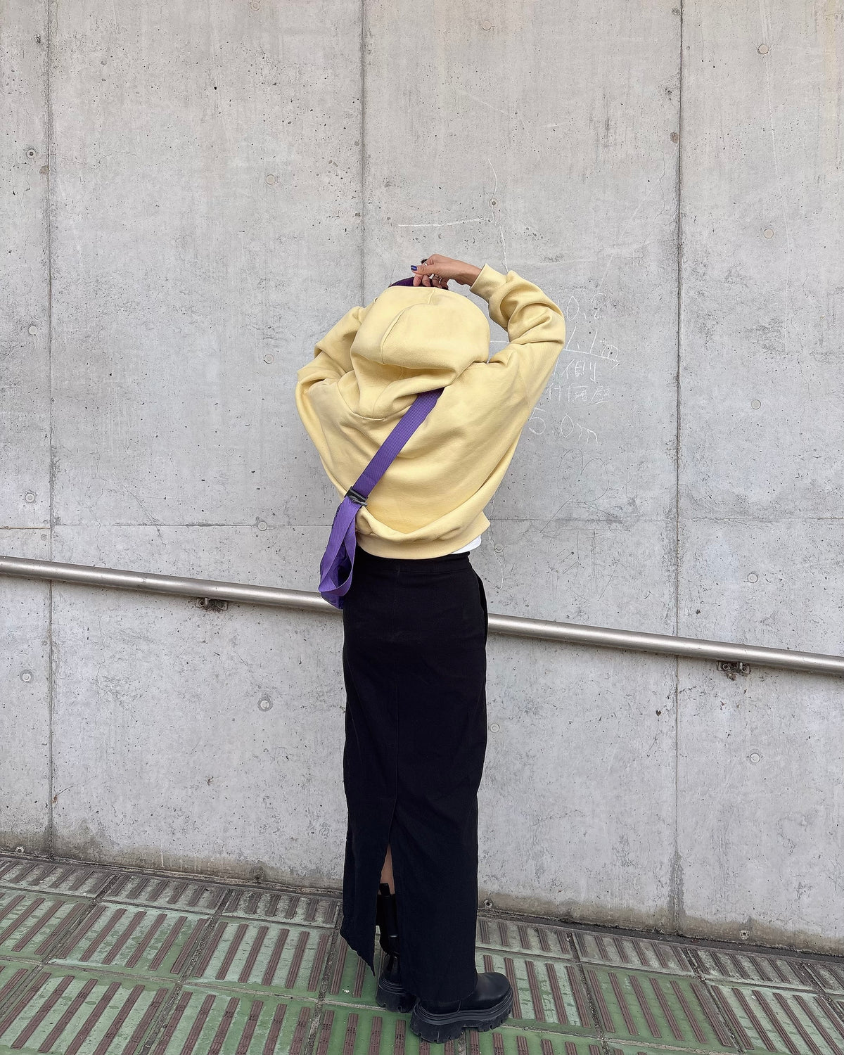 ボタンフーデッドクロップドスウェット