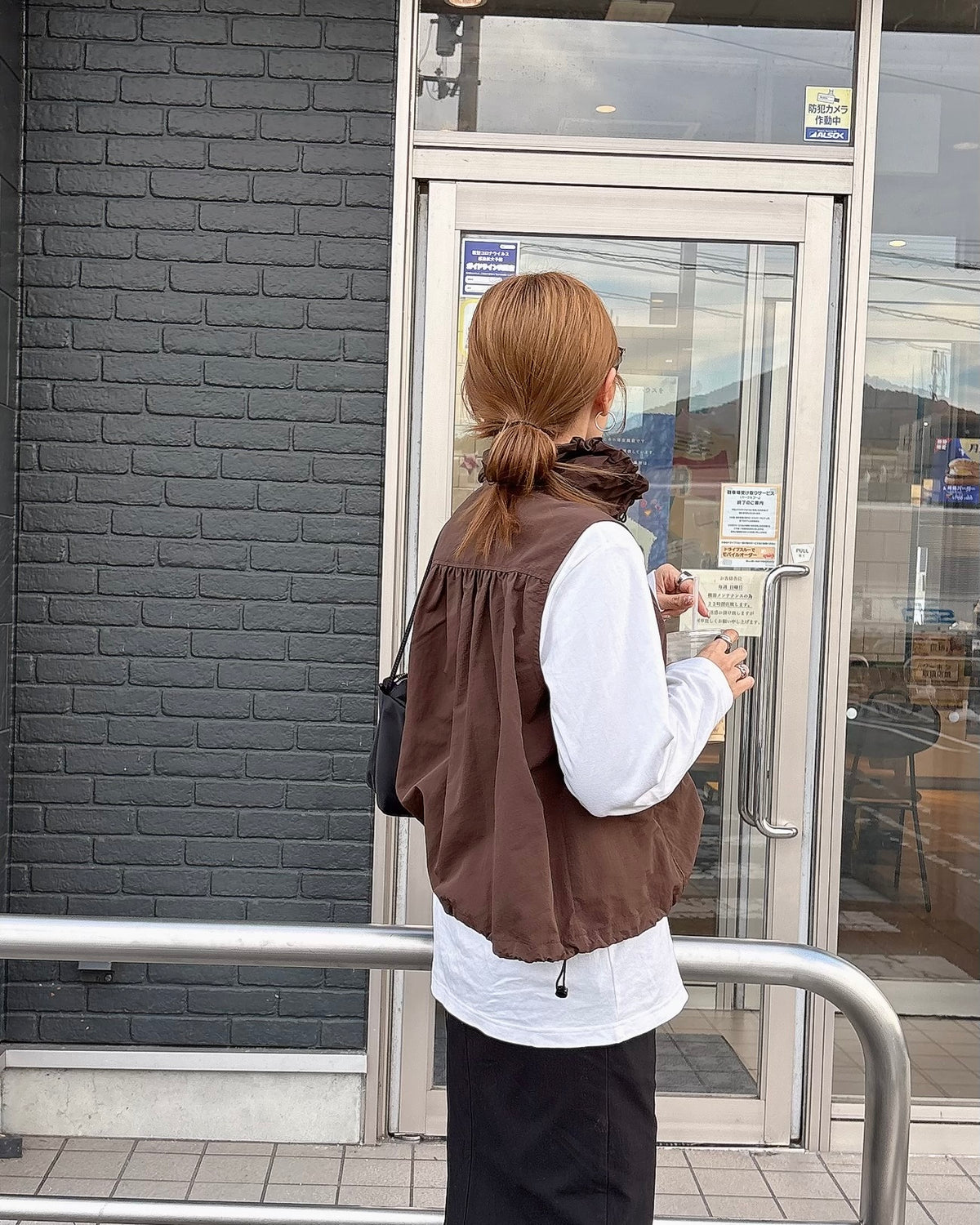 ハイネックドロストベスト