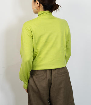 タートルネックソフトニット