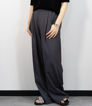 ストレッチタックストレートパンツ