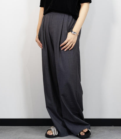 ストレッチタックストレートパンツ