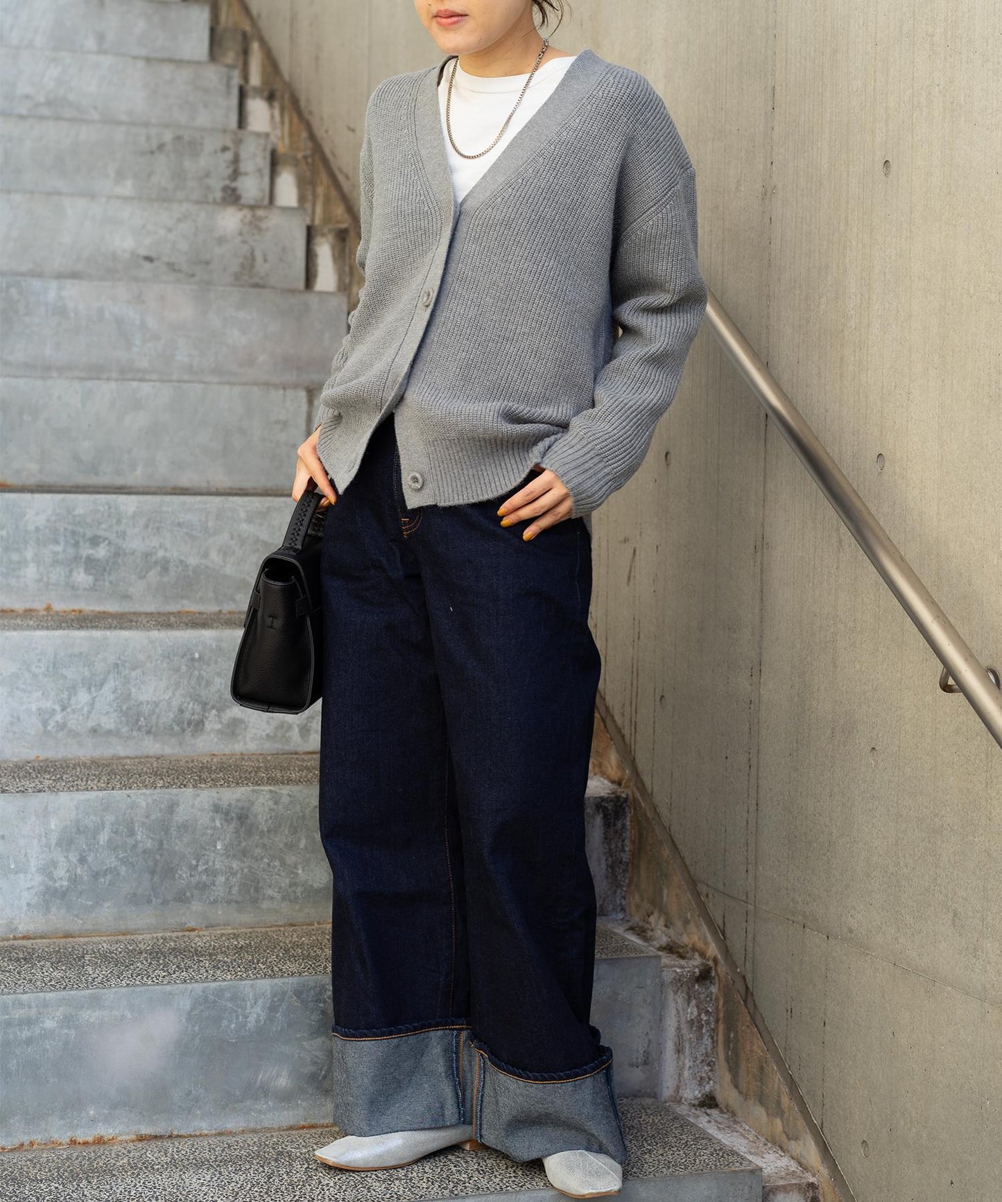 Vネックカーディガン