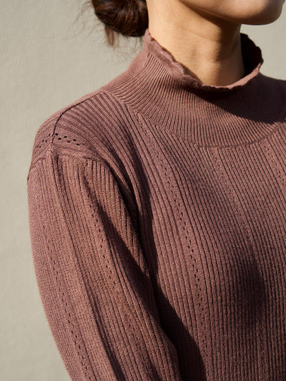 透かし柄ハイネックニット