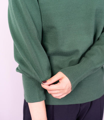 コンパクトVネックニット