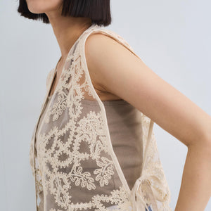 チュールシシュウスカラップベスト≪手洗い可能≫