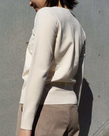 クルーネックストレートニット