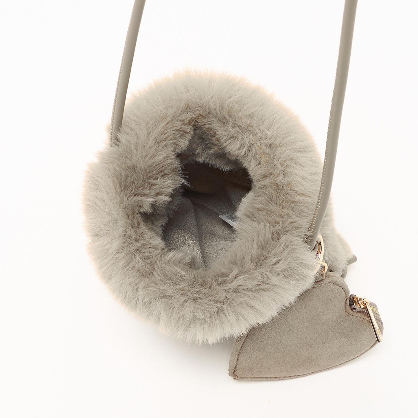 ファーショルダーバッグ ハートチャーム付き