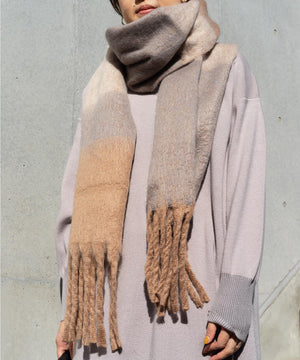 ボリュームフリンジマフラー