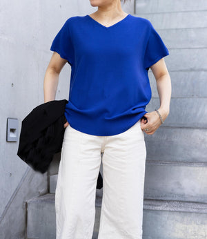 コクーンシルエットVネックニット