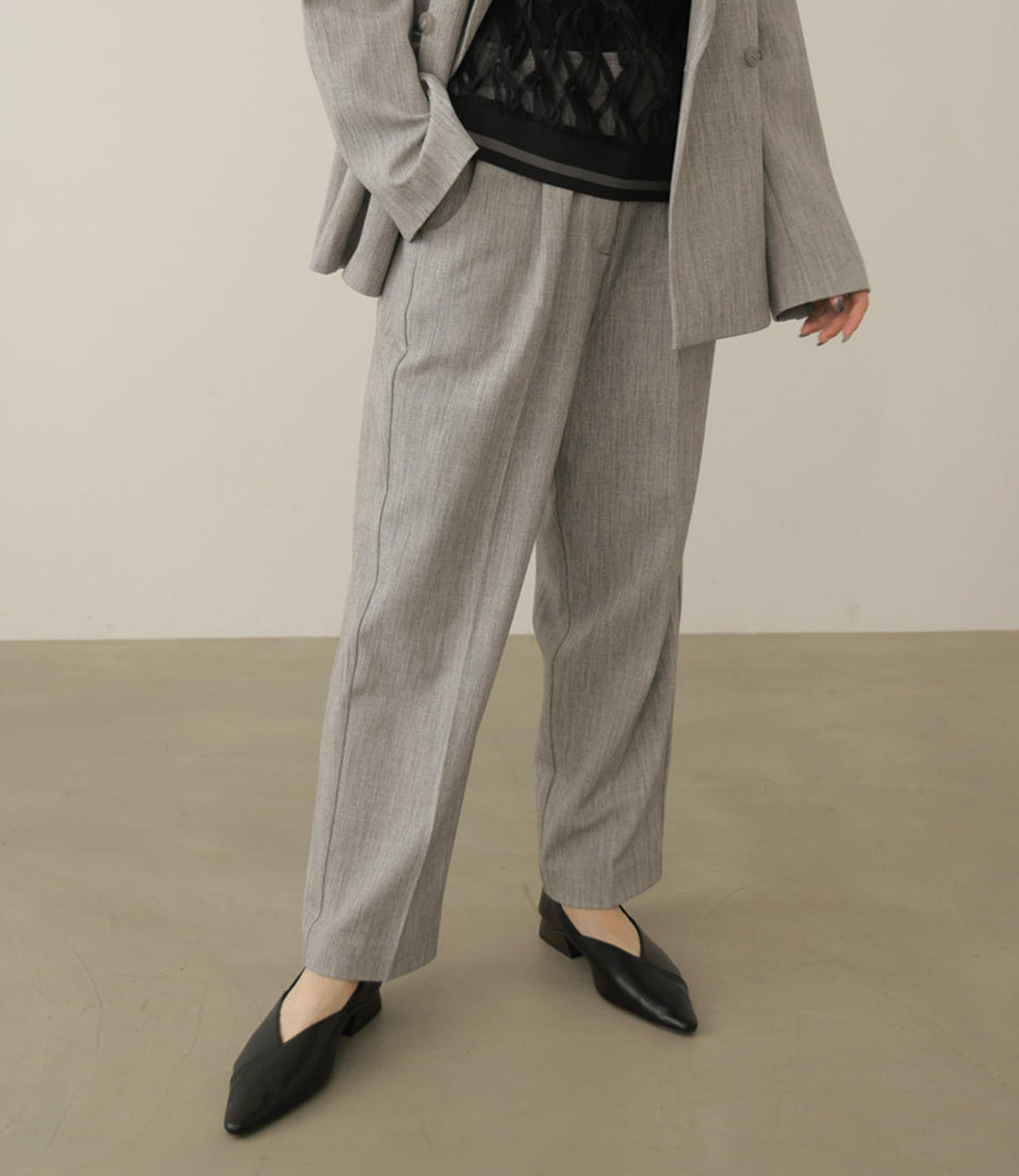 タックストレートパンツ