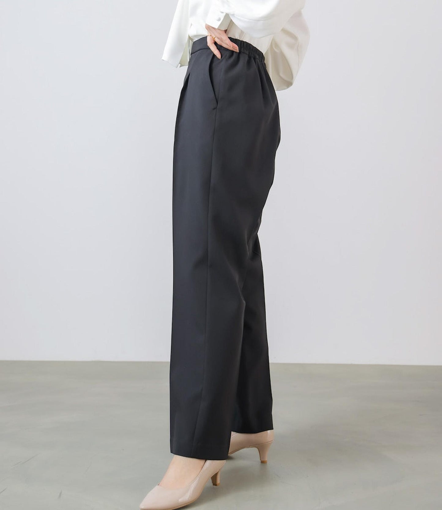 ストレッチストレートテーパードパンツ
