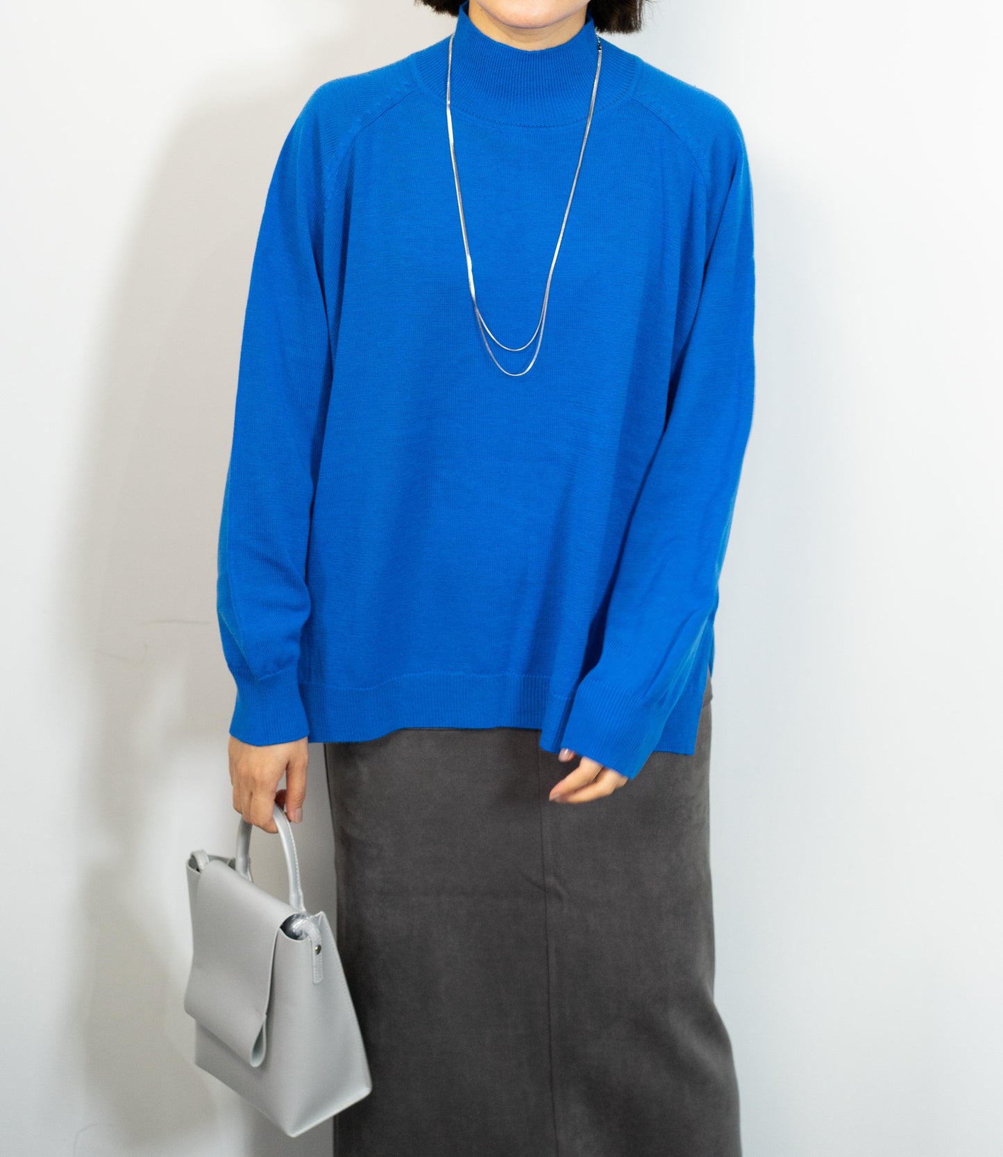 モックネックラグランニット